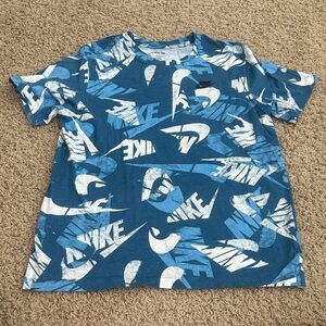 Nike Men’s Blue and White Graphic Tee
